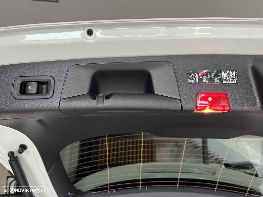 Mercedes-Benz EQA 300 4Matic Progressive - 15