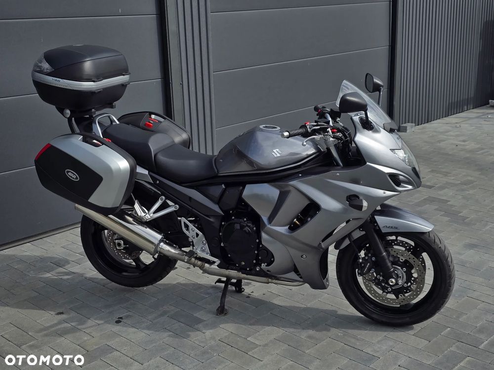 Suzuki GSX - 11