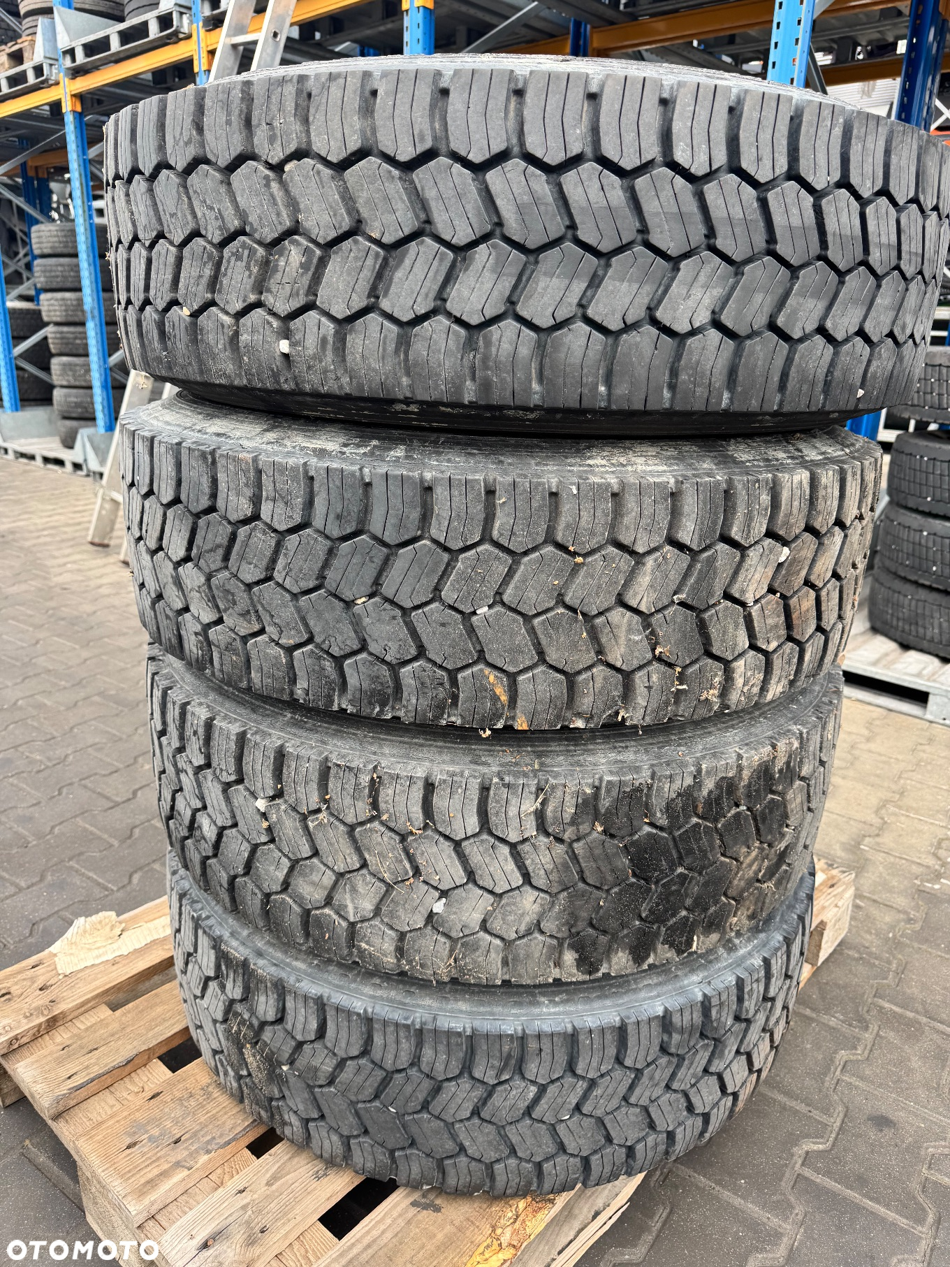 Komplet 4 kół, felga, opony Michelin 285/70 R19,5 - 2