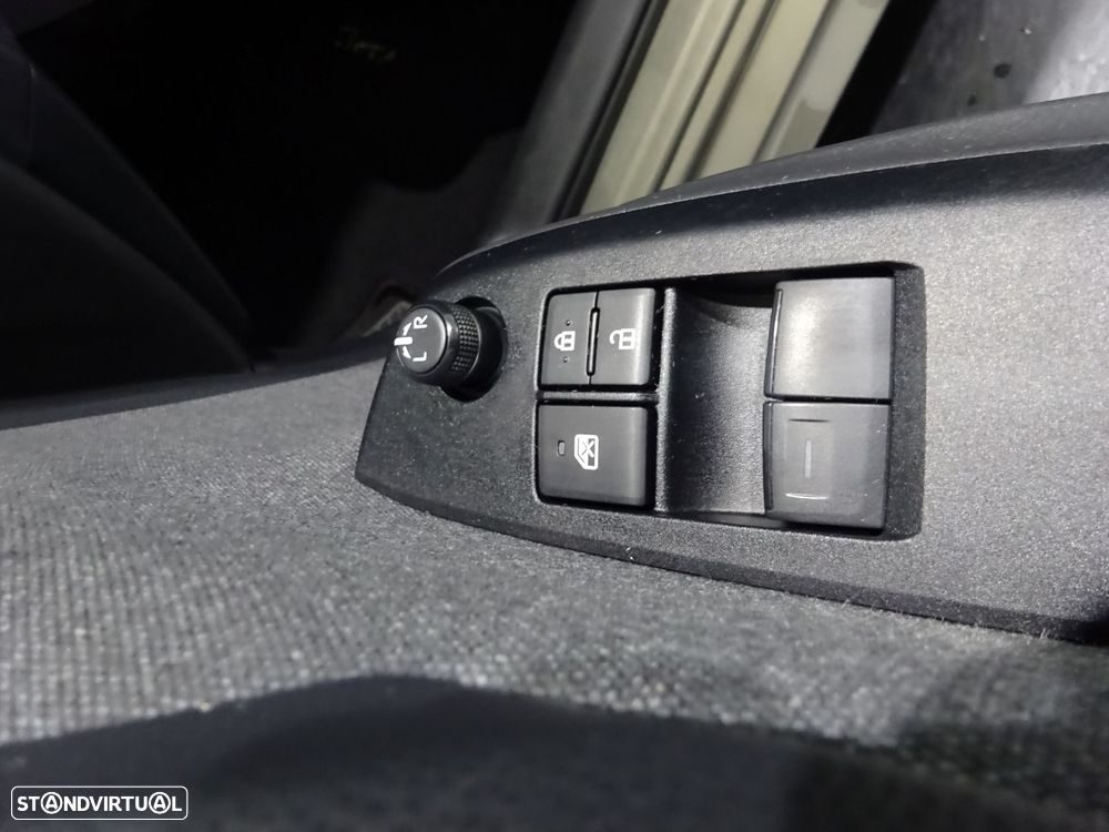 Toyota Yaris 1.5 HDF Comfort Plus - 19