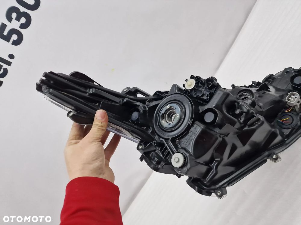 TOYOTA COROLLA E21 18- LEWA / PRAWA ZWYKŁA LAMPA PRZEDNIA PRZÓD SOCZEWKA , NR 81110-02T31-00 / 81150-02T31 / 81150-02T31-00 , NR AUKCJI LA372 - 24
