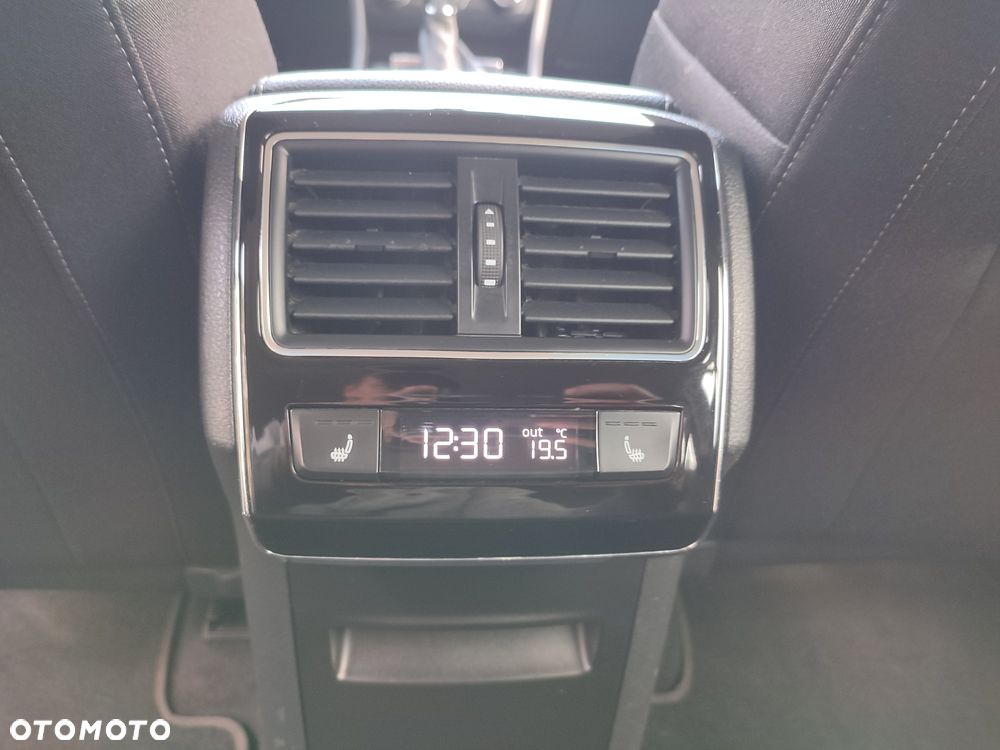 Skoda Superb 2.0 TDI L&K DSG - 19