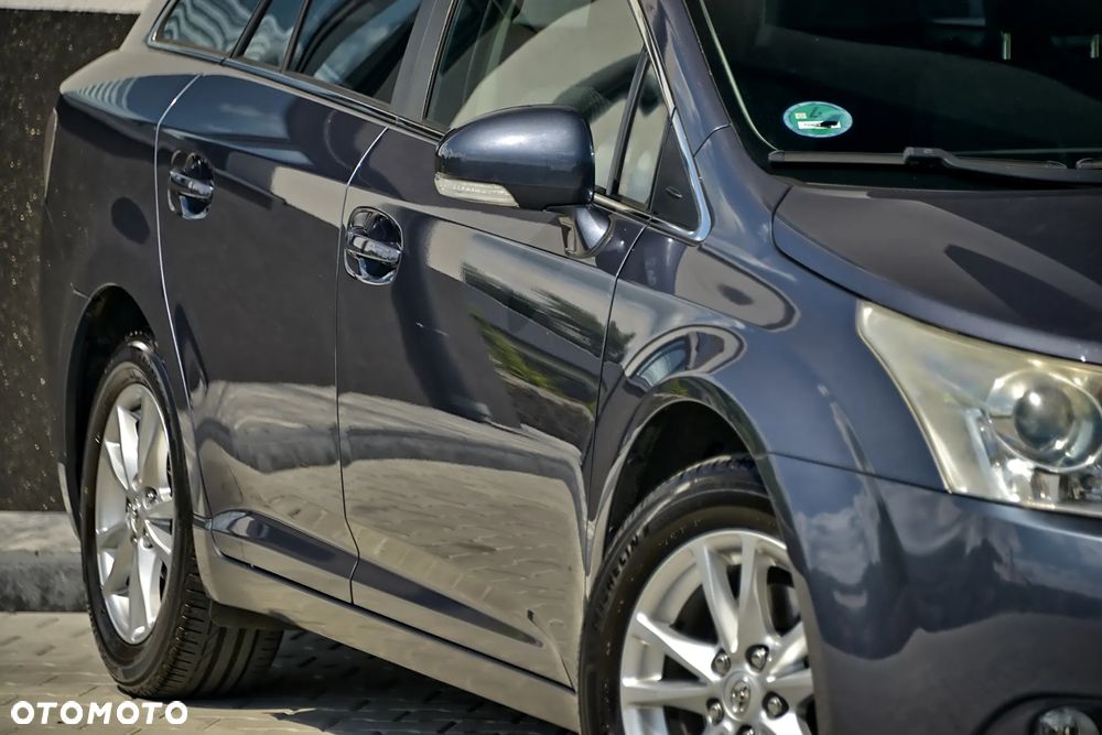 Toyota Avensis 1.6 Premium - 14