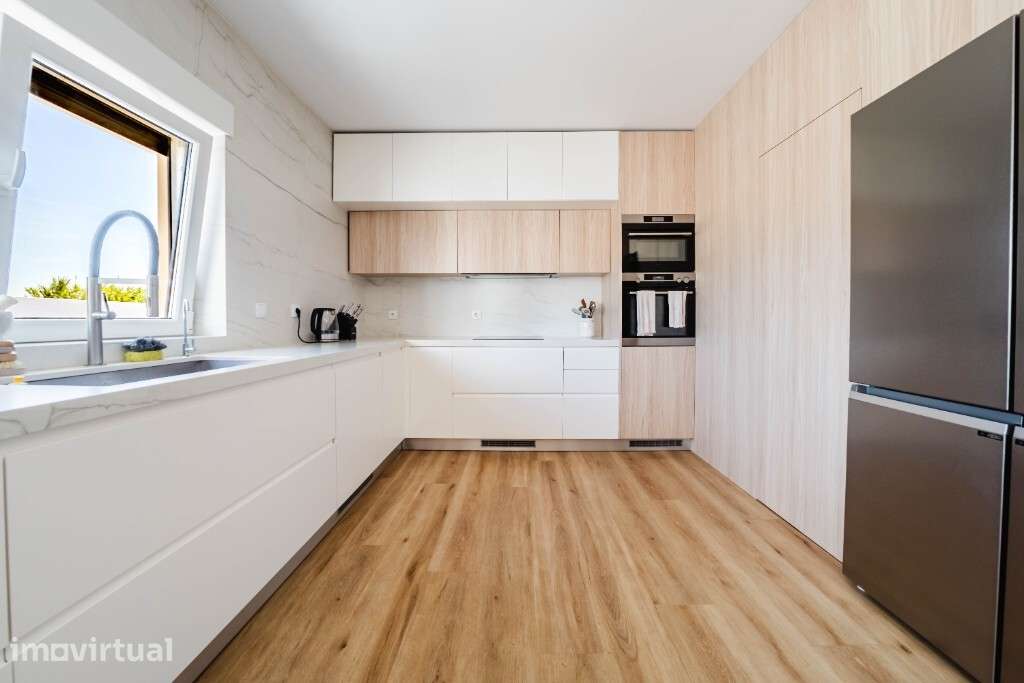 Moradia T3 + Sótão com Excelente Eficiência Energética a Apenas 3 km d - Grande imagem: 2/60