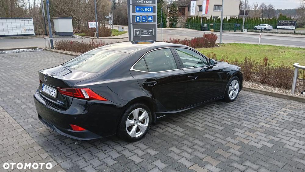 Lexus IS 300h Elite - 9