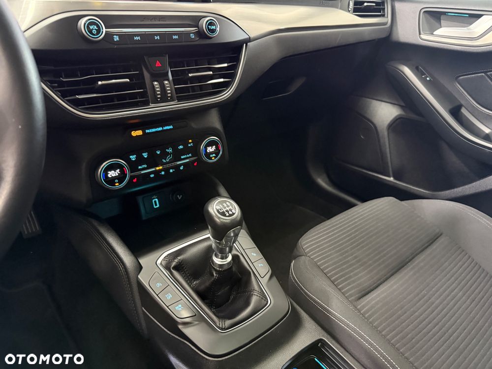 Ford Focus 2.0 EcoBlue STart-Stopp-System TITANIUM - 31