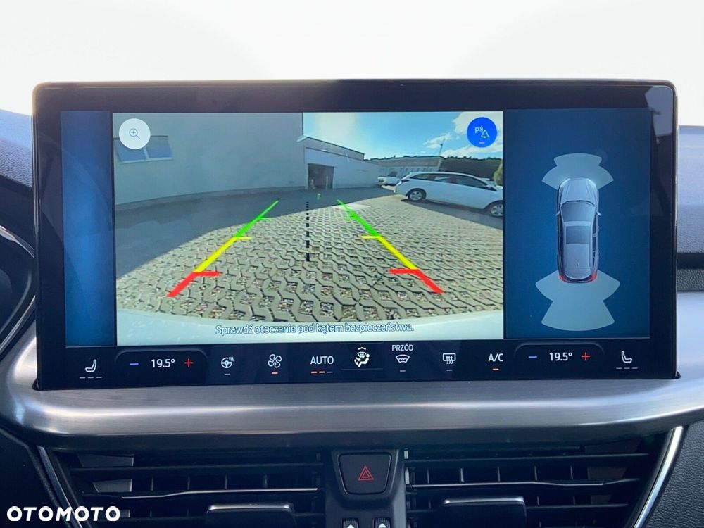 Ford Focus 1.0 EcoBoost Titanium X - 29