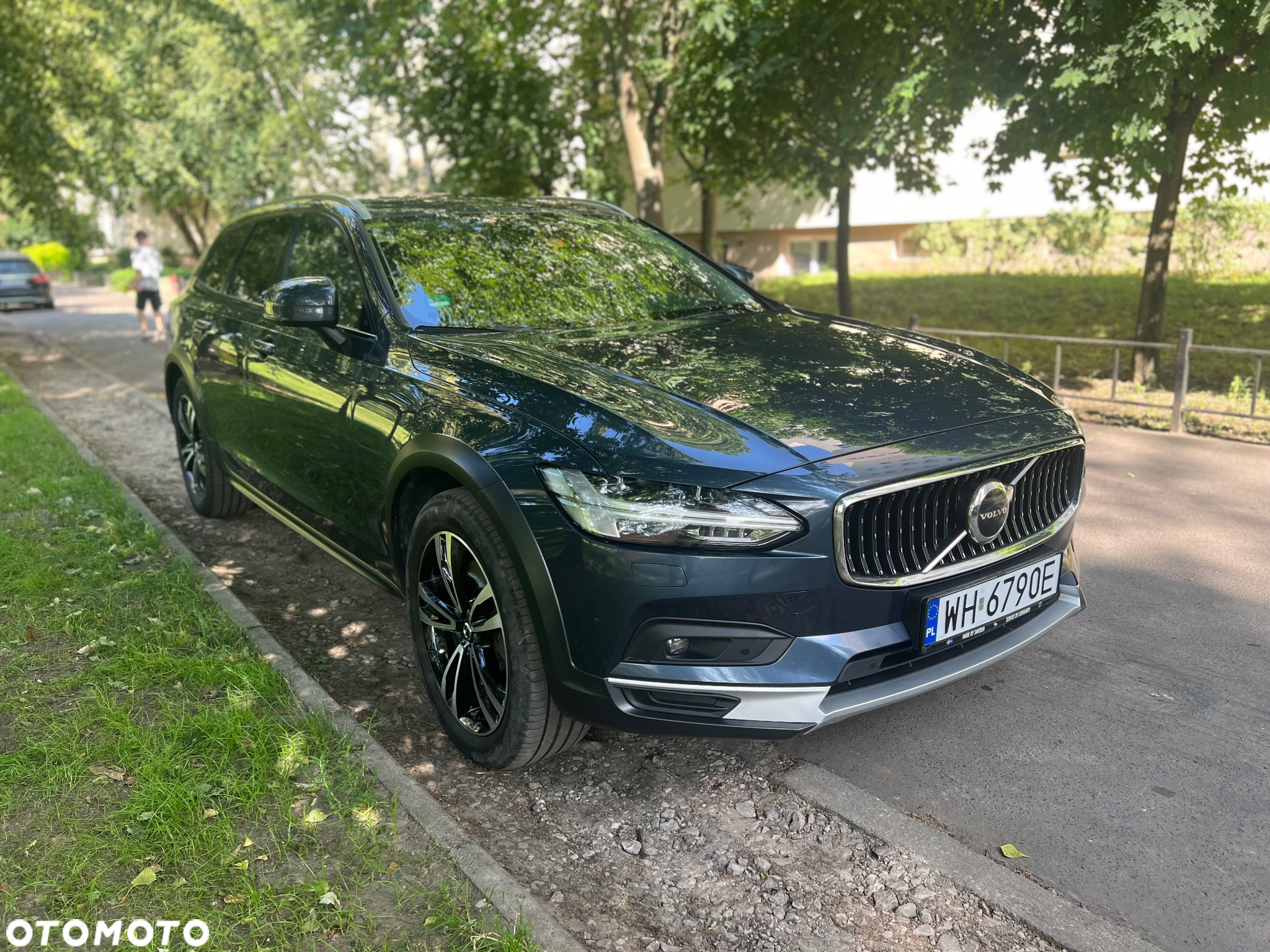 Volvo V90 Cross Country - 2