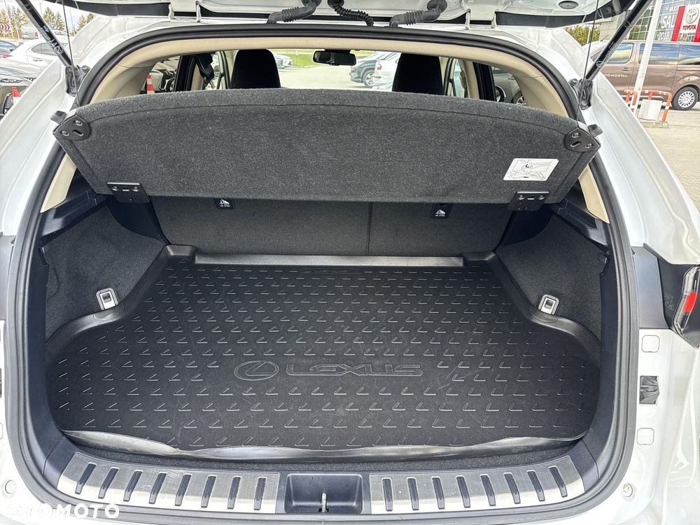 Lexus NX 300h Business Edition AWD - 13