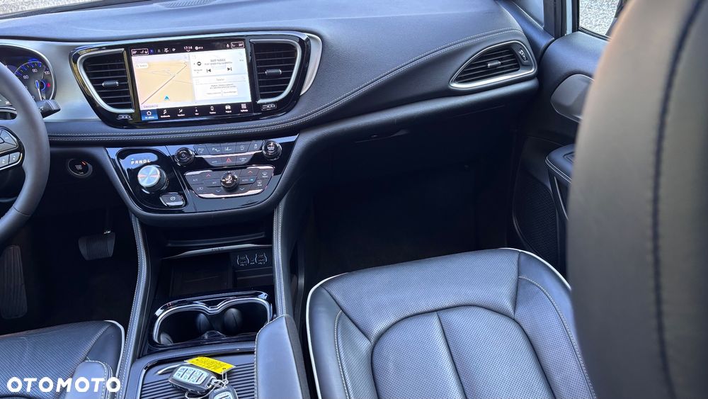 Chrysler Pacifica - 27