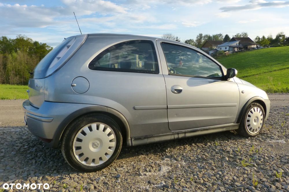 Opel Corsa 1.2 16V Cosmo - 2