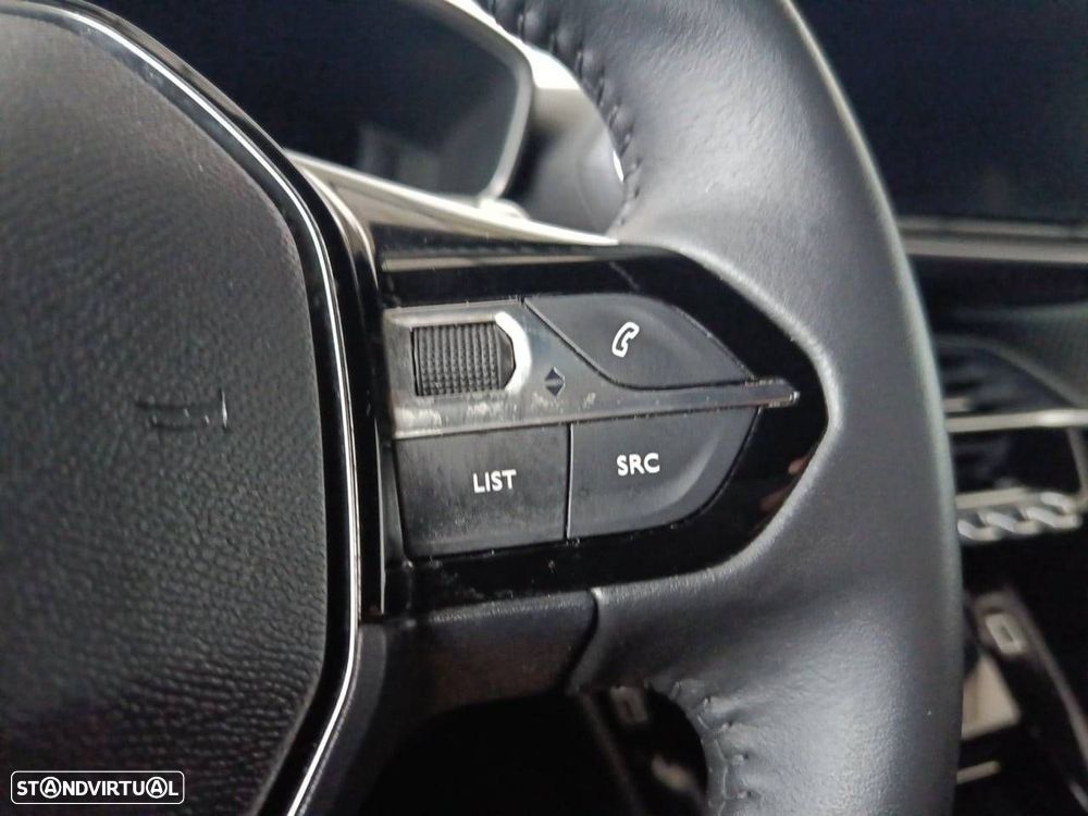 Peugeot 2008 1.2 Hybrid Allure e-DCS6 - 17