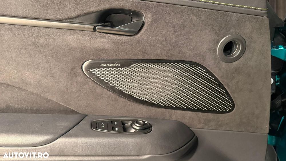 Aston Martin V8 Vantage - 19