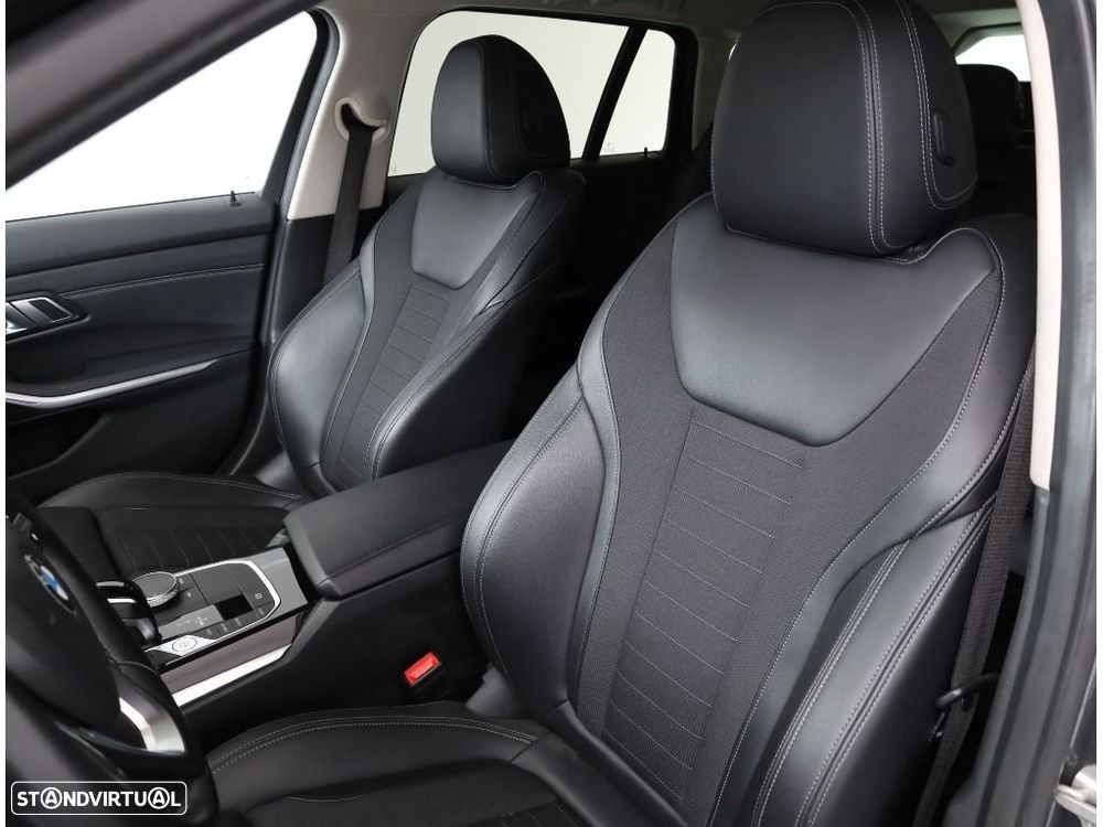 BMW 318 d Touring Line Sport Auto - 23