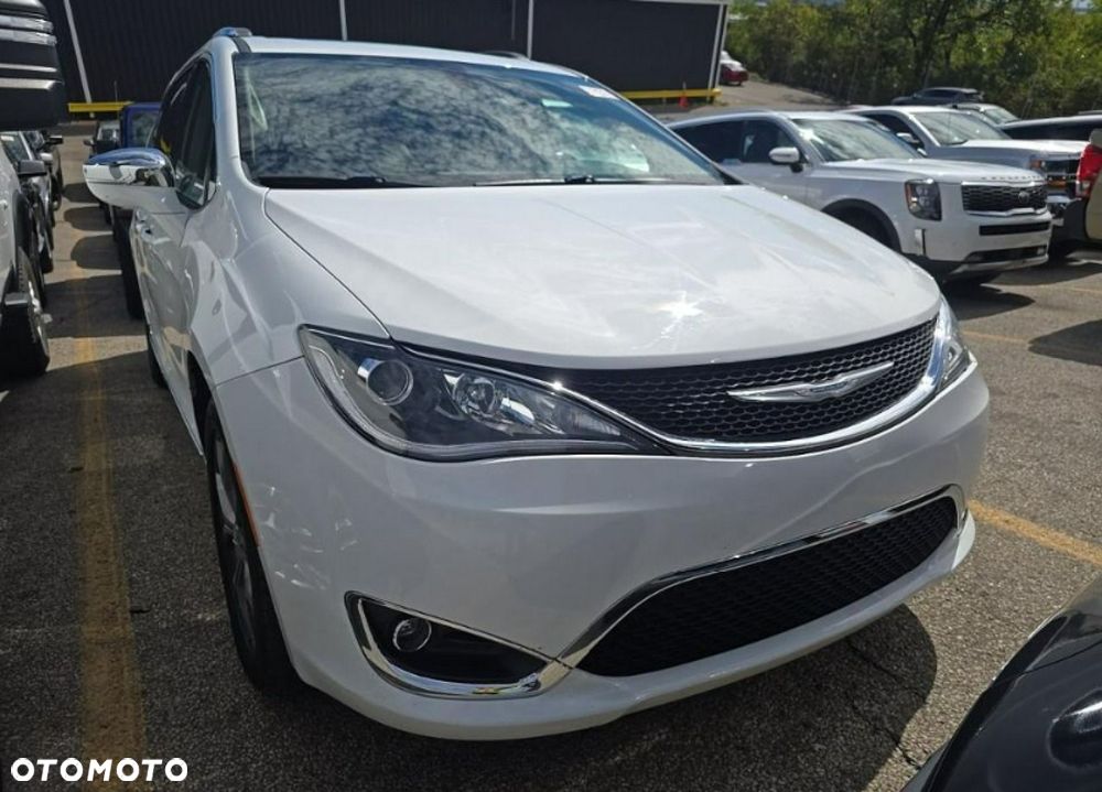 Chrysler Pacifica 2018 photo 2