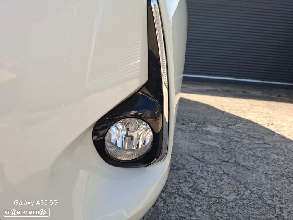 Toyota Yaris 1.5 HSD Square Collec.White - 46