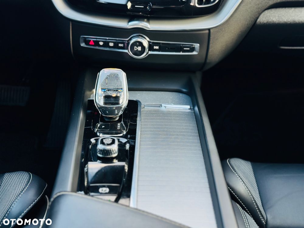 Volvo XC 60 B4 D AWD Geartronic RDesign - 16