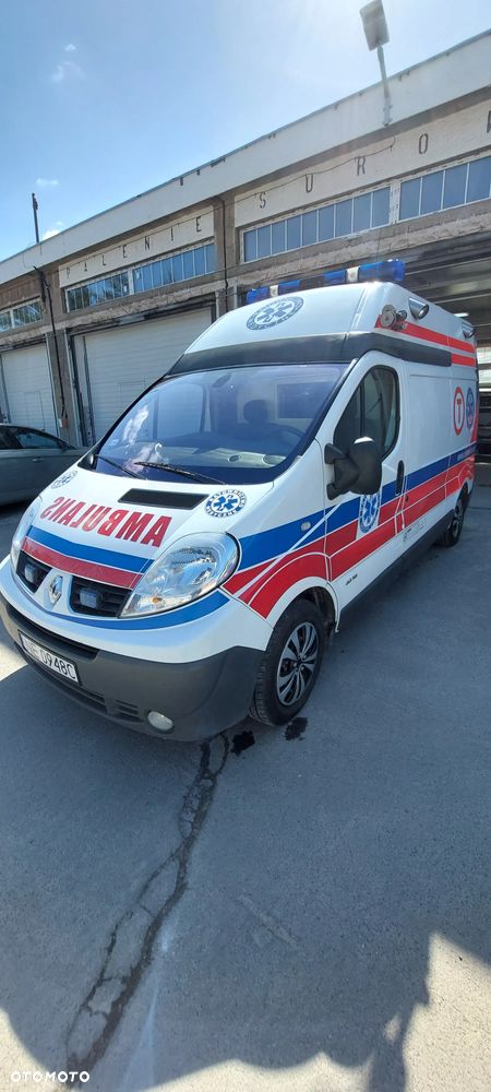 Renault Trafic ambulans - 1