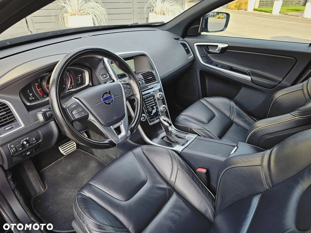 Volvo XC 60 D3 Drive-E R-Design Momentum - 24