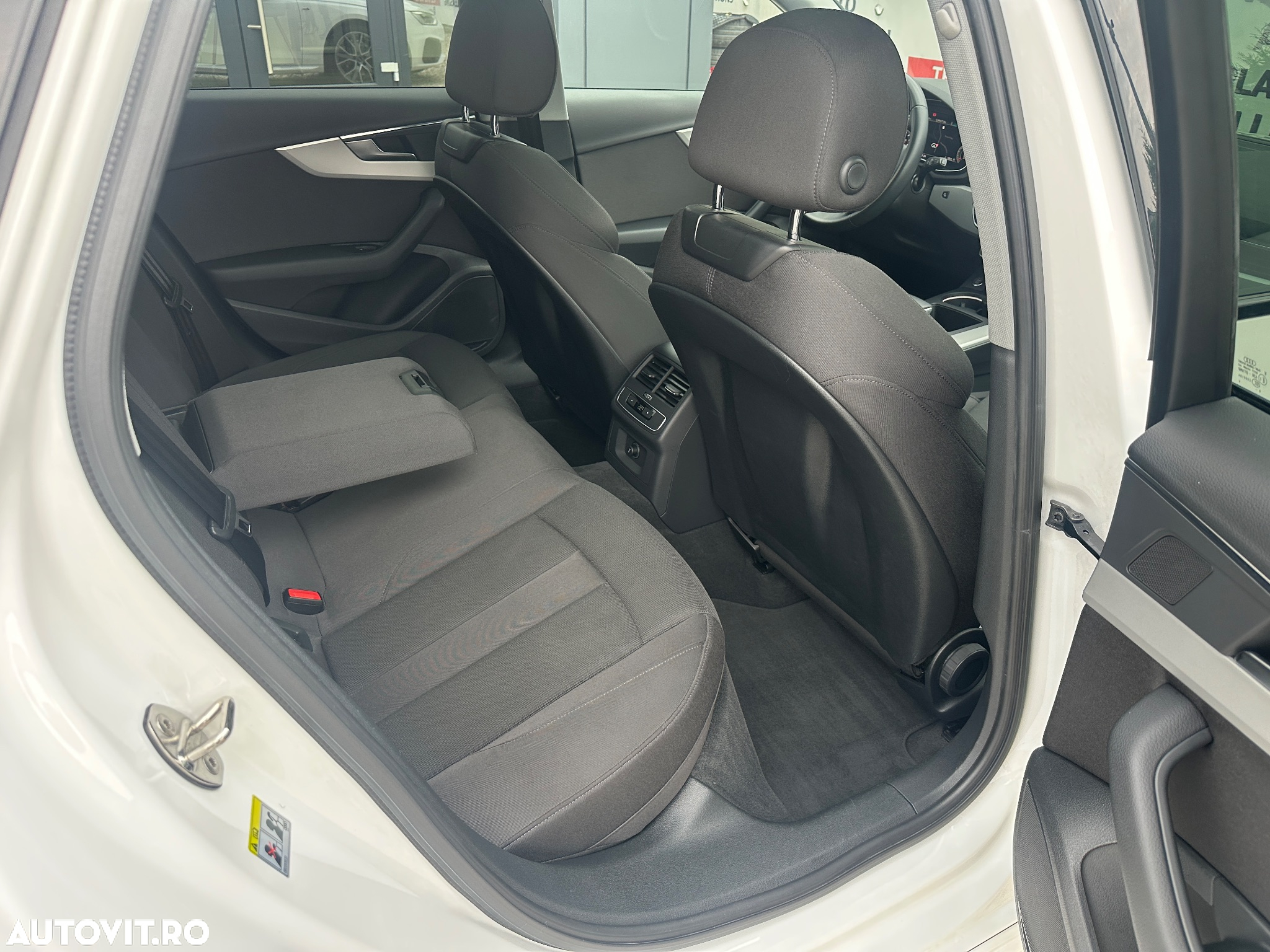 Audi A4 Avant 35 TDI S tronic S line - 19