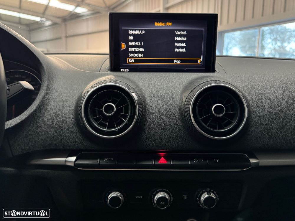 Audi A3 Sportback 1.6 TDI B.Line Attraction - 15