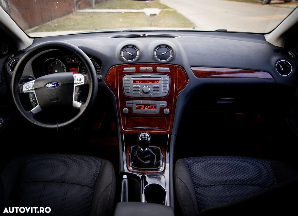 Ford Mondeo 1.8 TDCi Trend - 14