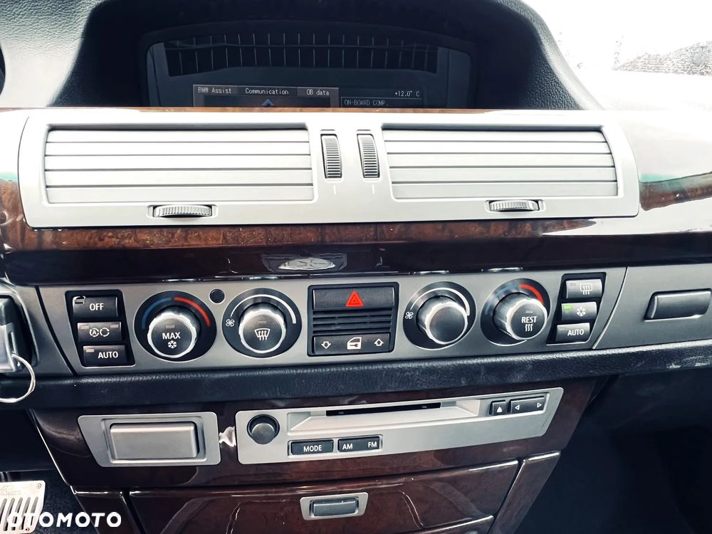 BMW Seria 7 740i - 8