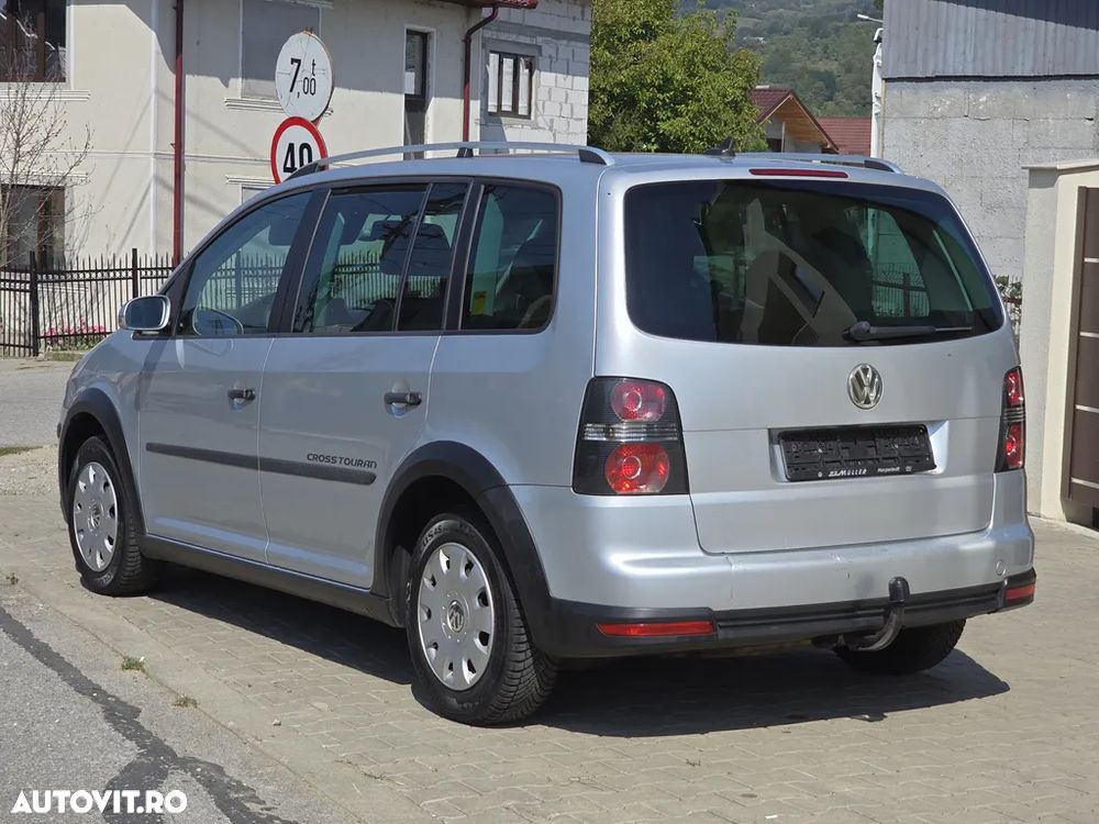 Volkswagen Touran 2.0 TDI DPF Cross - 4