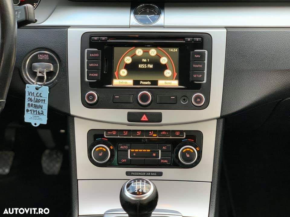 Volkswagen Passat - 11