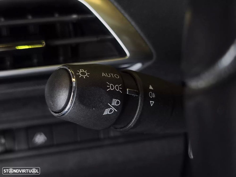 Peugeot 3008 PureTech 130 Stop & Start GPF EAT8 Allure Pack - 29