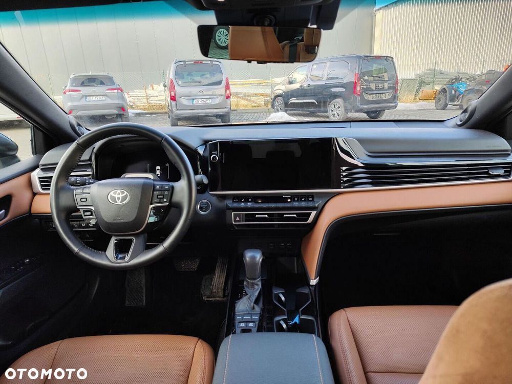 Toyota Camry - 10