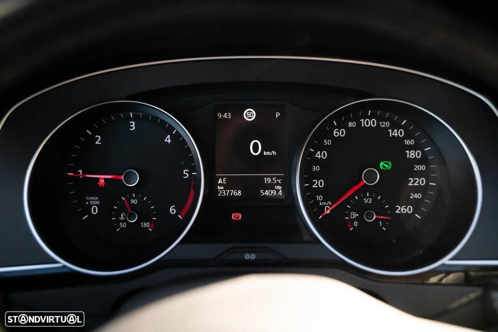 VW Passat Variant 2.0 TDi Elegance DSG - 22