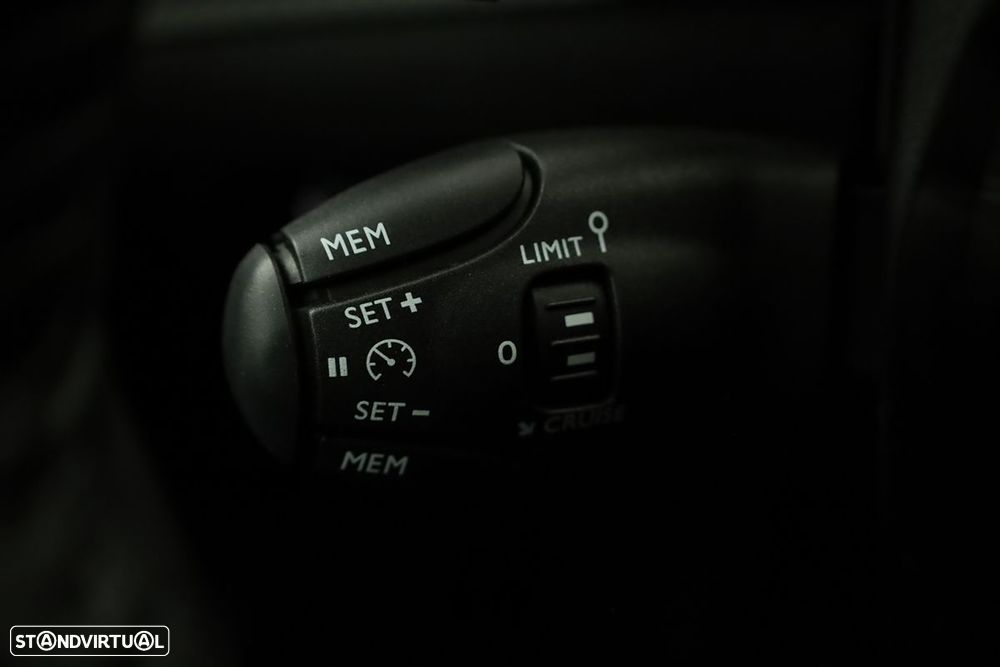 Peugeot 208 1.2 Hybrid Allure e-DCS6 - 17