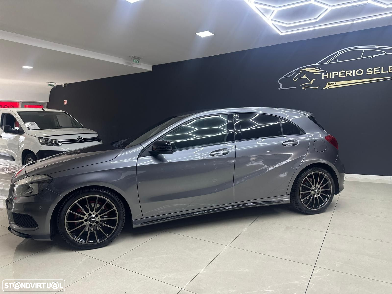 Mercedes-Benz A 180 AMG Line - 3