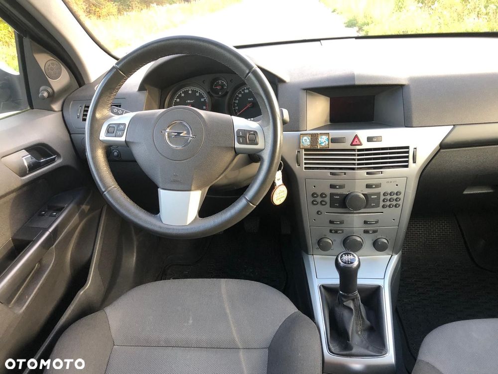 Opel Astra 2012 photo 3