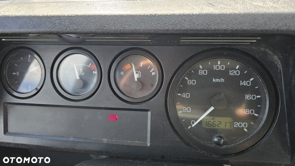 Land Rover Defender - 31