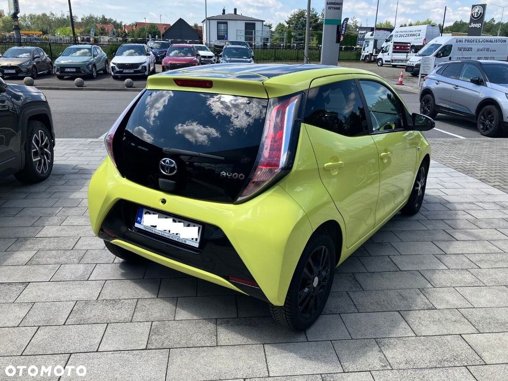 Toyota Aygo x-play touch - 10