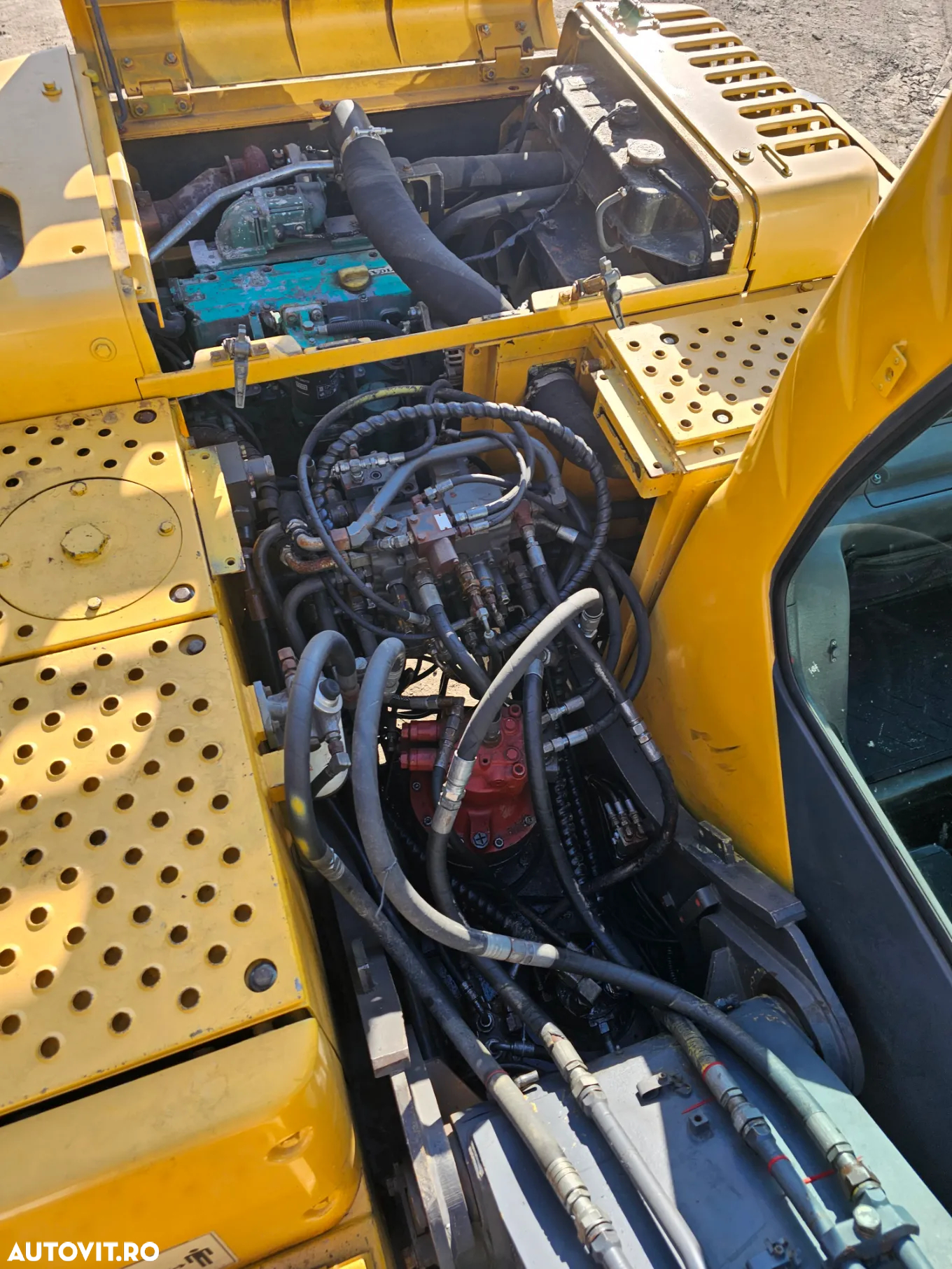 Volvo EC140B excavator pe senile compact cu lama 15t - 11