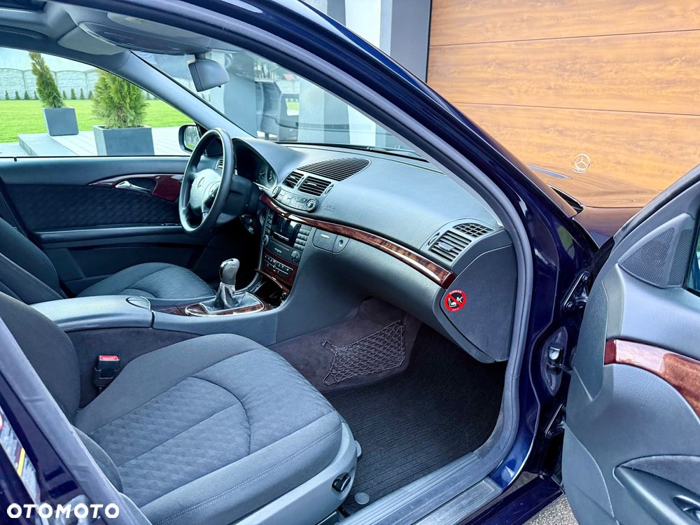 Mercedes-Benz Klasa E 240 T Classic - 20