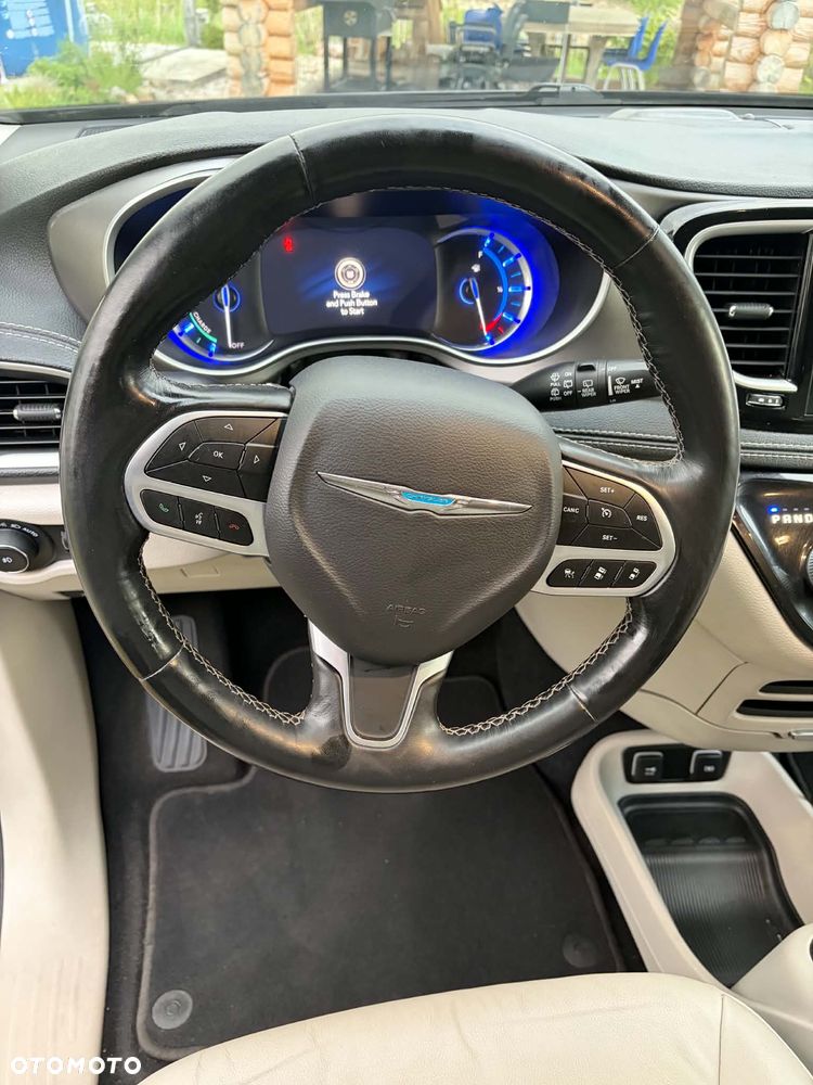 Chrysler Pacifica - 25