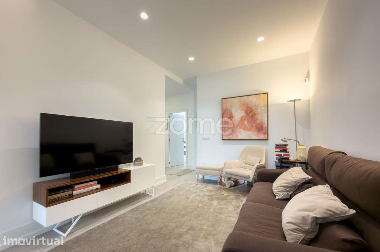 Apartamento T2+1 em Arroios c/ 2 varandas e logradouro - Grande imagem: 4/27