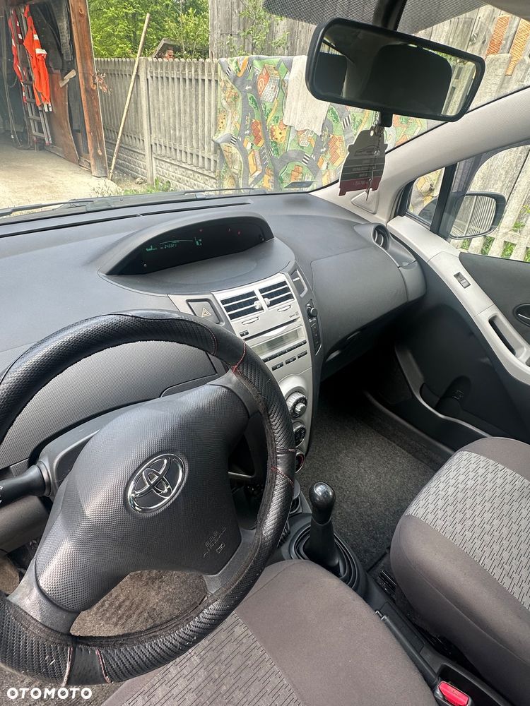 Toyota Yaris - 25