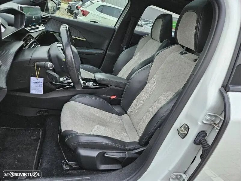 Peugeot e-2008 50 kWh GT - 13