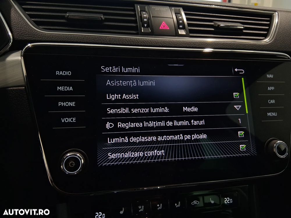 Skoda Superb 2.0 TDI DSG Ambition - 33