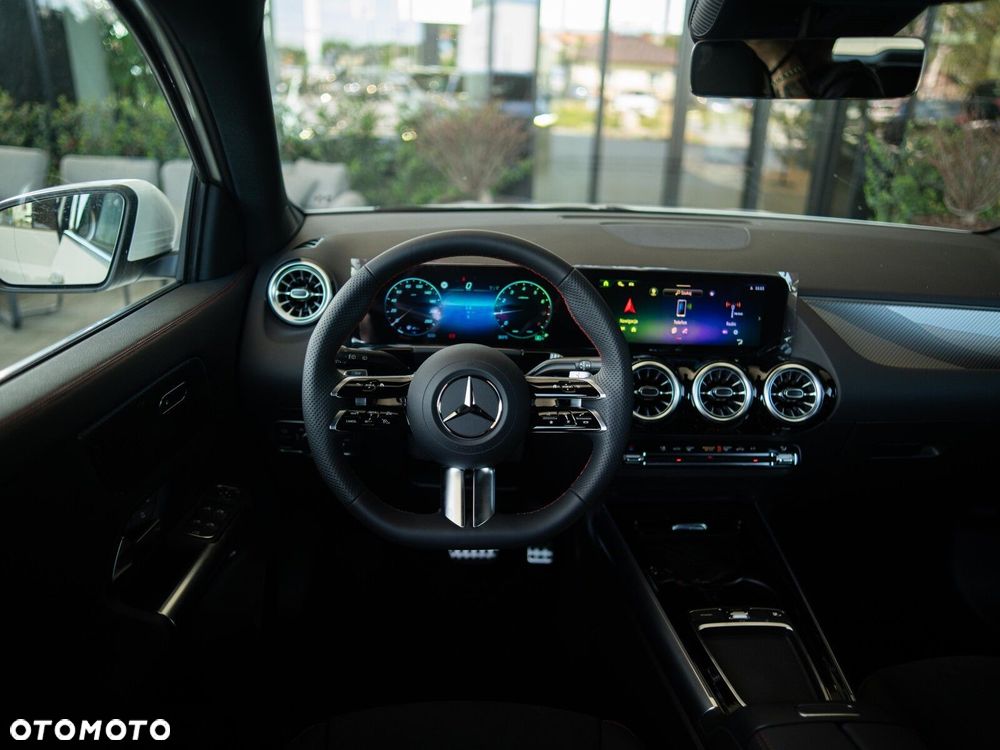 Mercedes-Benz GLA - 14