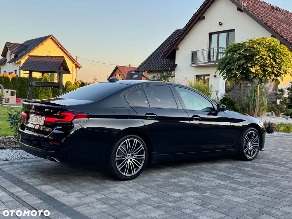 BMW Seria 5 520d xDrive - 13