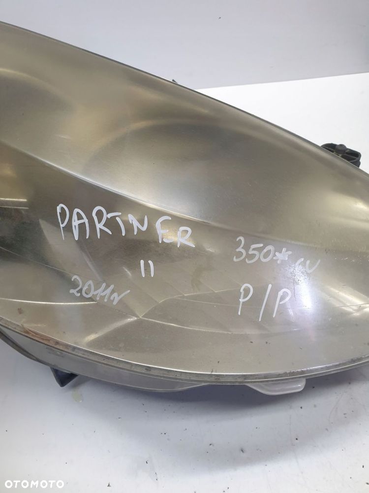 REFLEKTOR LAMPA PRZEDNIA PRAWA PRZÓD PRAWY EU PEUGEOT PARTNER II 2011 ROK - 2