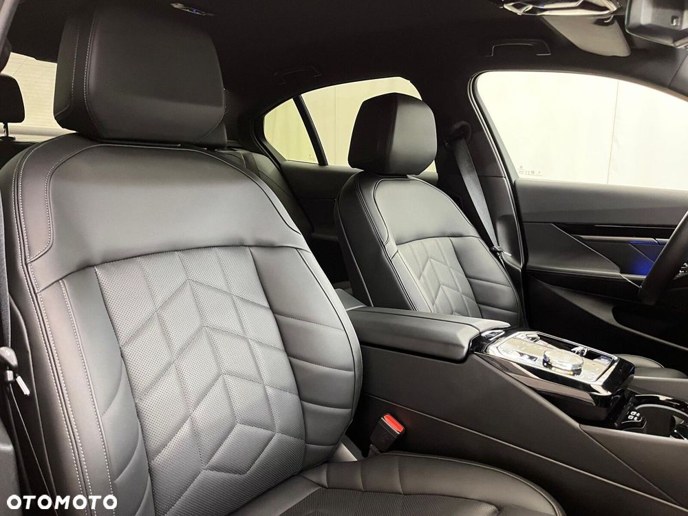 BMW Seria 5 520i mHEV M Sport - 38