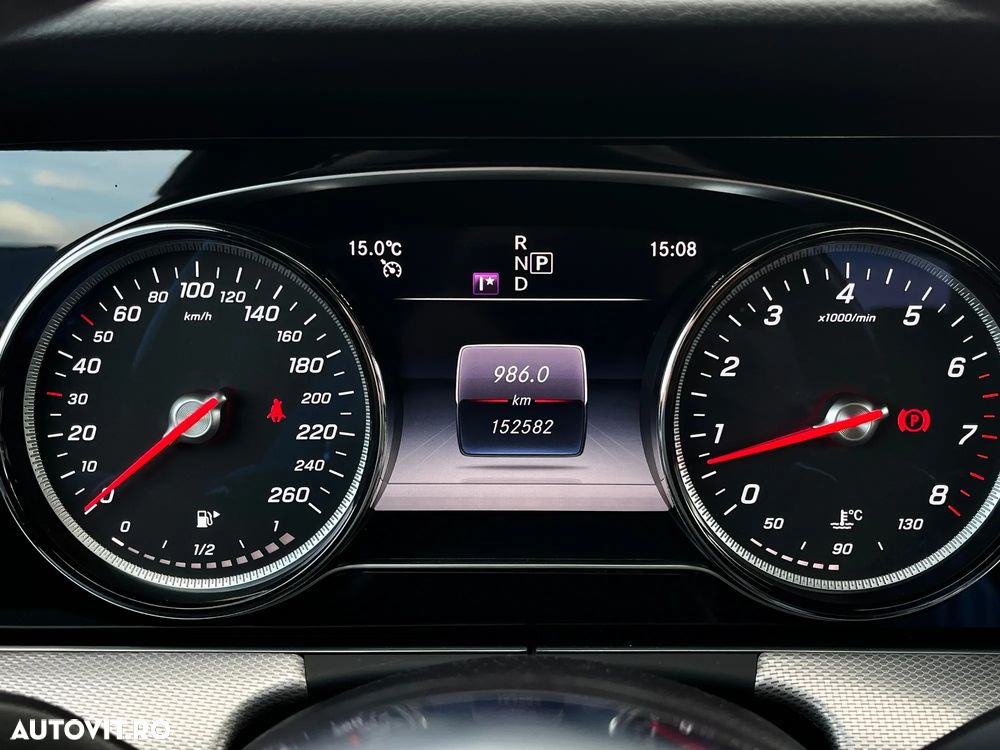 Mercedes-Benz E 200 4Matic T 9G-TRONIC - 14