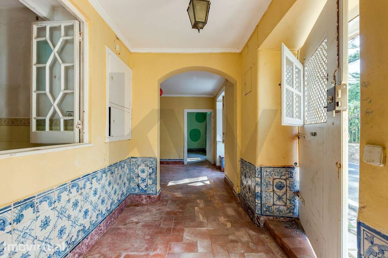 Moradia com jardim no centro de São Pedro de Sintra - Grande imagem: 2/30